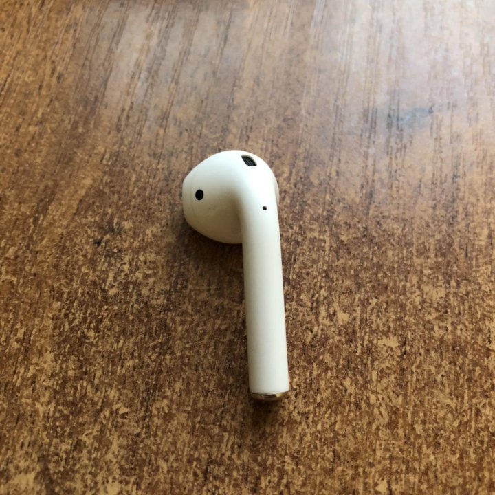 Apple AirPods лечый