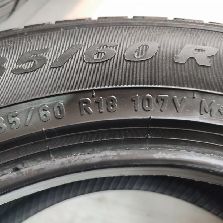 235/60/18 комплект шин б/у Pirelli 235 60 R18