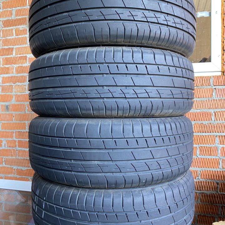 235/65 R17 Accelera Iota-ST68