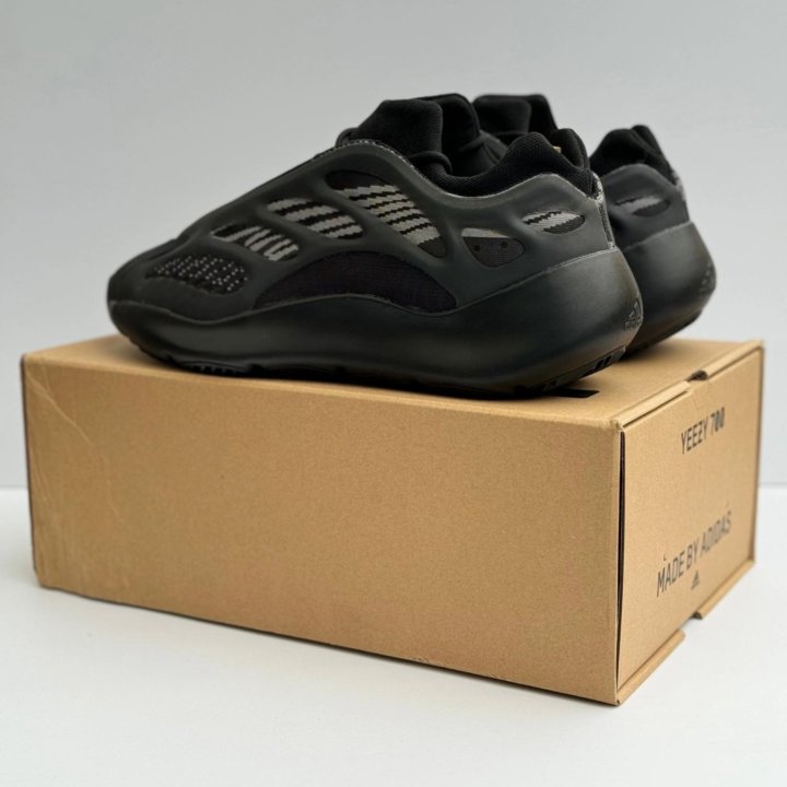 Кроссовки Adidas Yeezy Boost 700