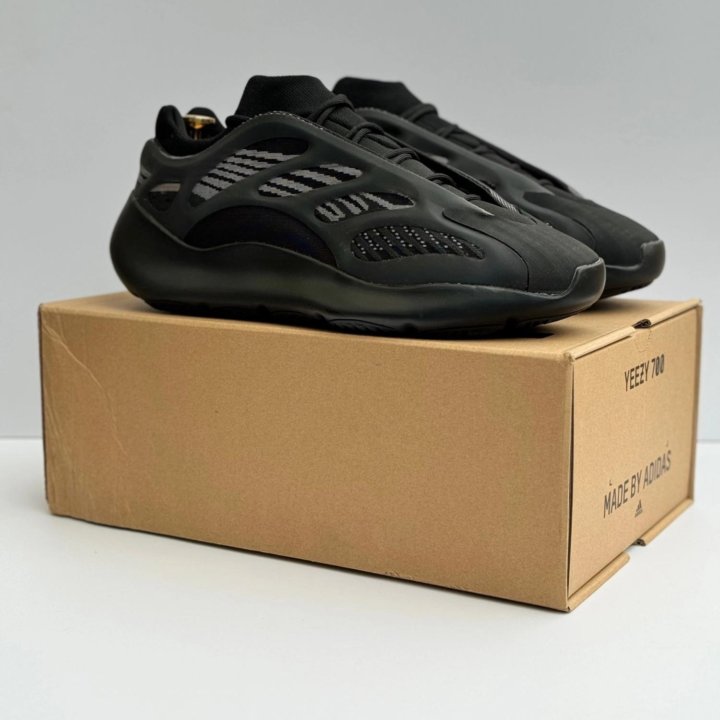 Кроссовки Adidas Yeezy Boost 700