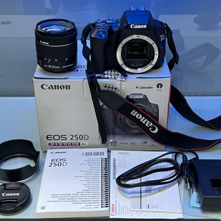 Зеркальный фотоаппарат Canon 250D Kit 18-55mm STM