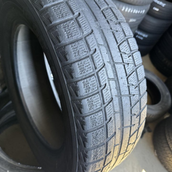 215/60 R16 Yokohama Ice Guard IG50