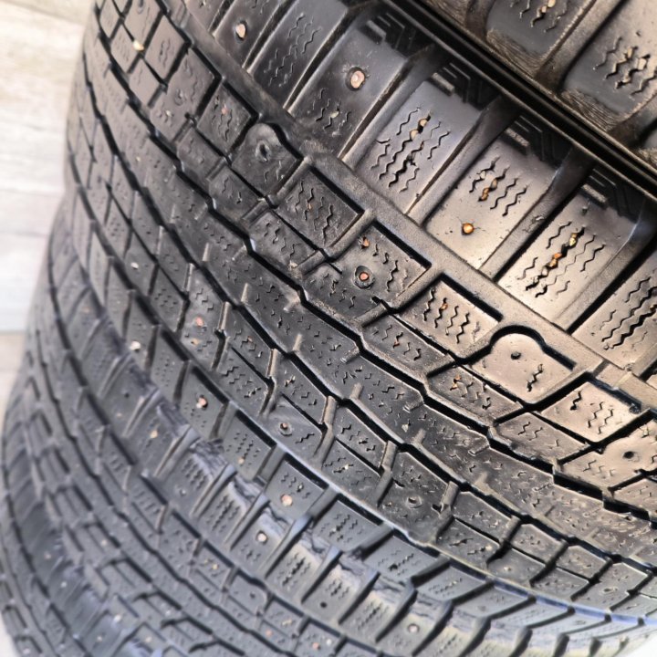 215/55/16, Dunlop Winter Ice 01, 4 шт