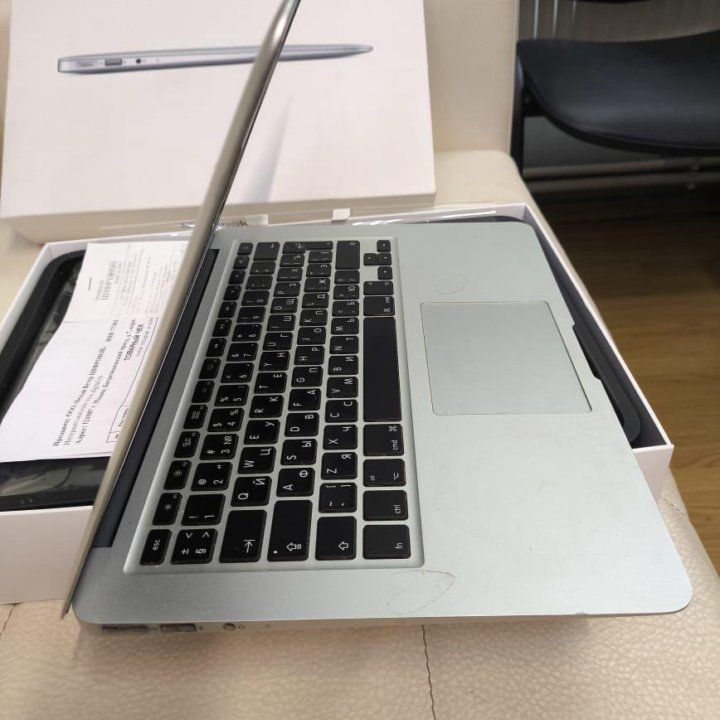 Apple MacBook Air 13 2012 в коробке