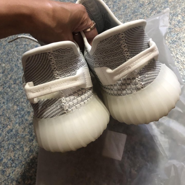 Мужские кроссовки adidas Yeezy boost 350 v2