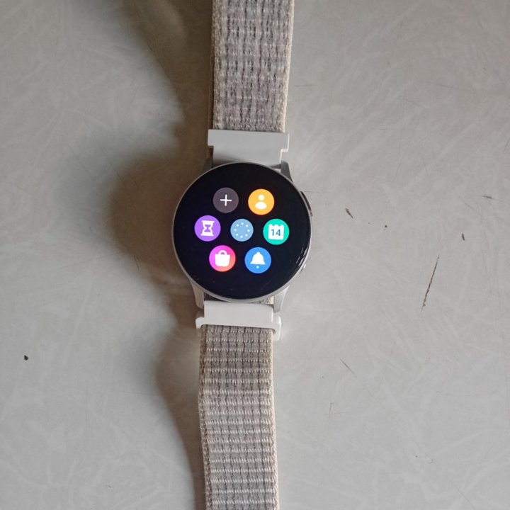 Смарт-часы Samsung Galaxy Watch Active2 SM-R830