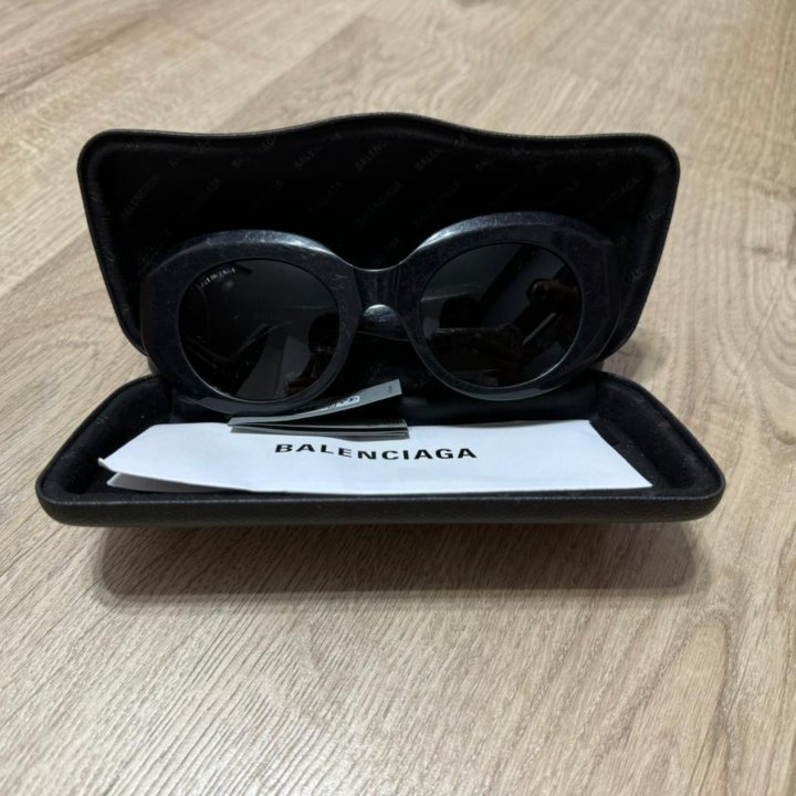 Очки солнцезащитные