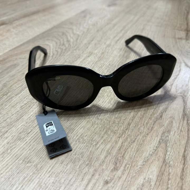 Очки солнцезащитные