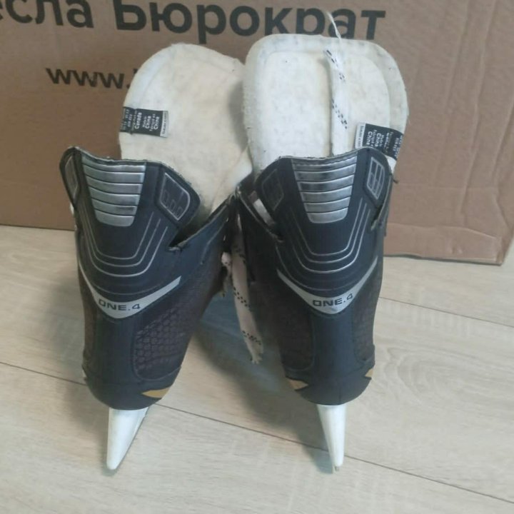 Хоккейные коньки Bauer