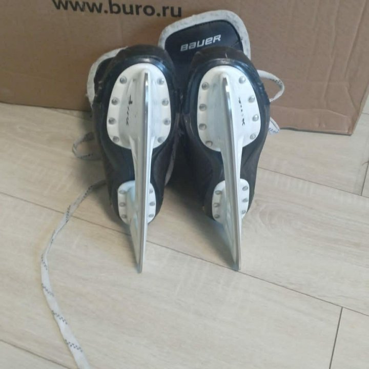 Хоккейные коньки Bauer