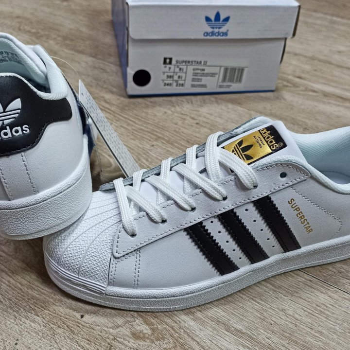 Adidas Superstar