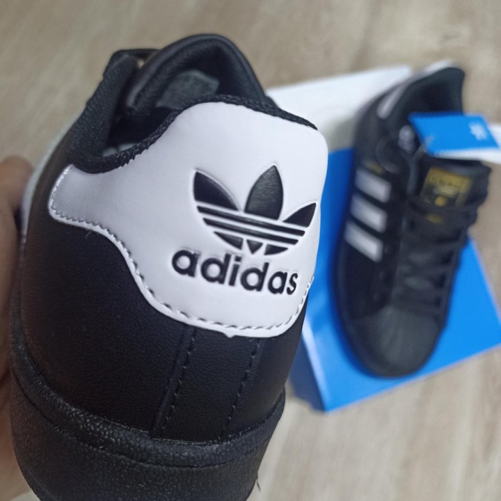 Кроссовки adidas superstar