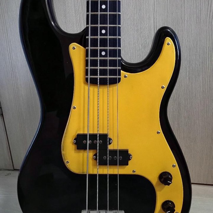 Бас гитара Rockdale Precision Bass