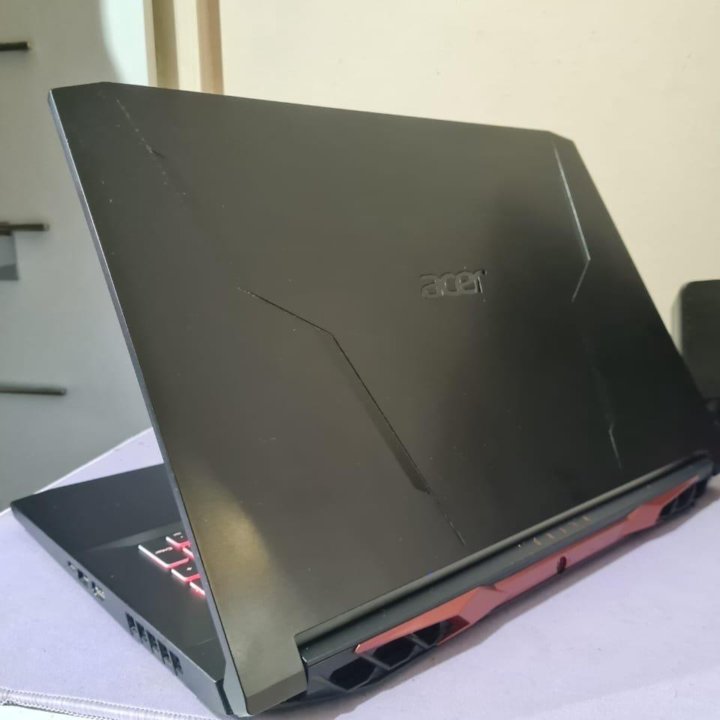 Acer Nitro R7 5800H 16gb RX 3080 8gb 17.3