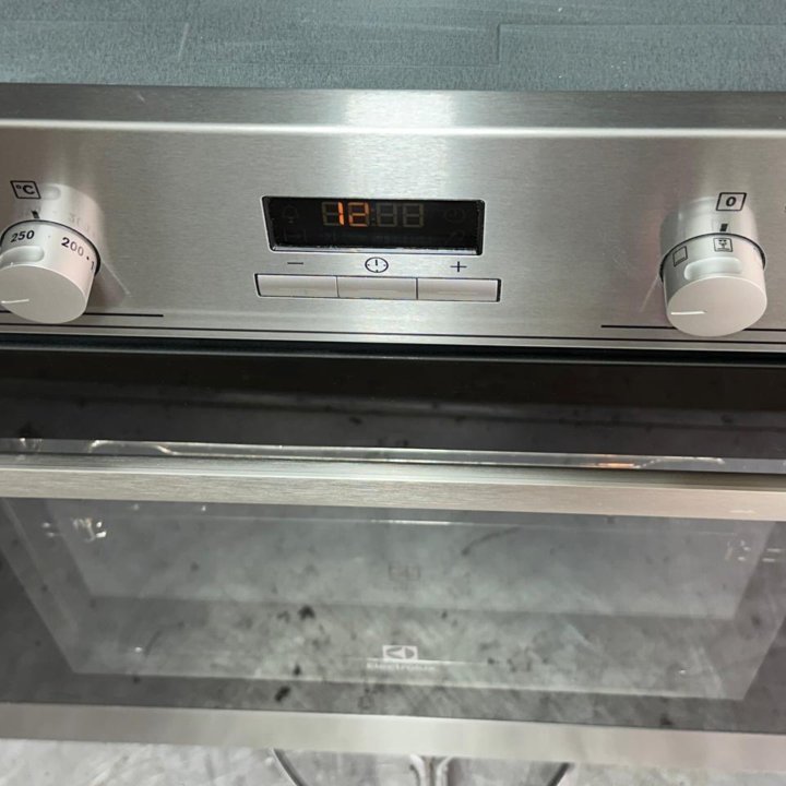 Духовой шкаф Electrolux EZB52430AX