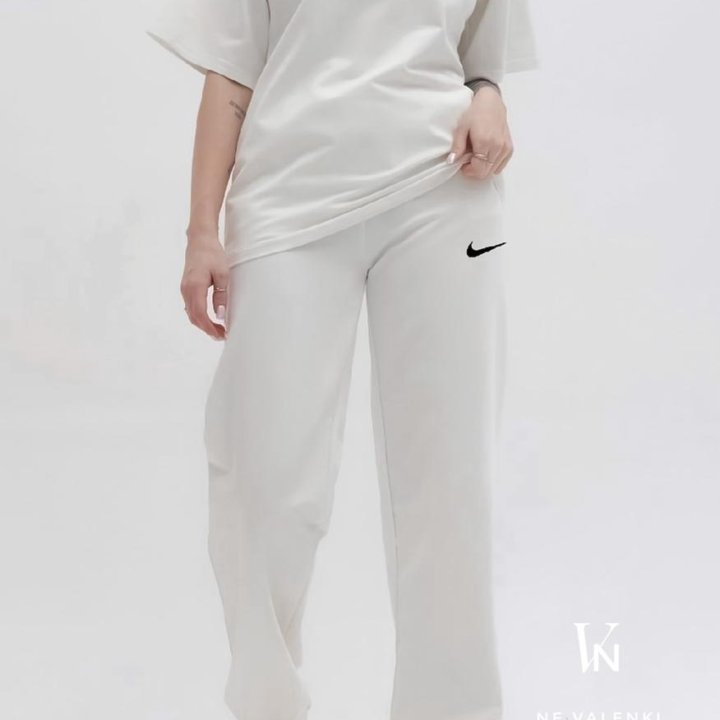 Женский костюм Nike