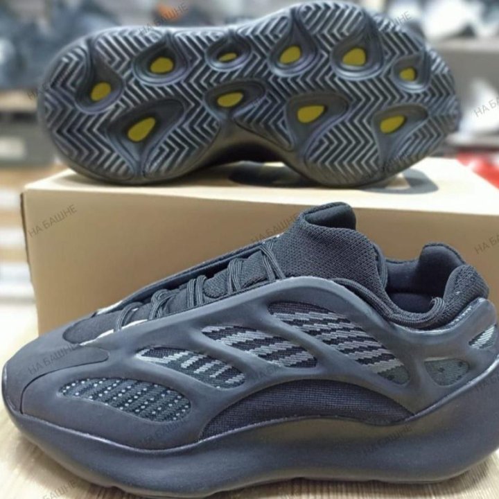 Кроссовки Adidas Yeezy Boost 700