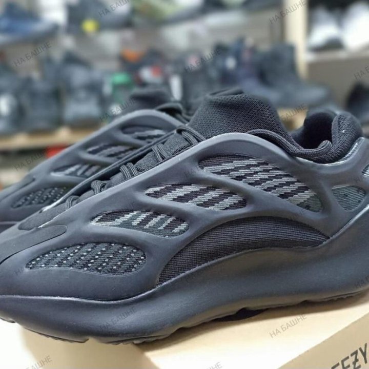 Кроссовки Adidas Yeezy Boost 700