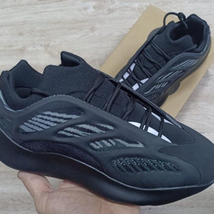 Кроссовки Adidas Yeezy Boost 700