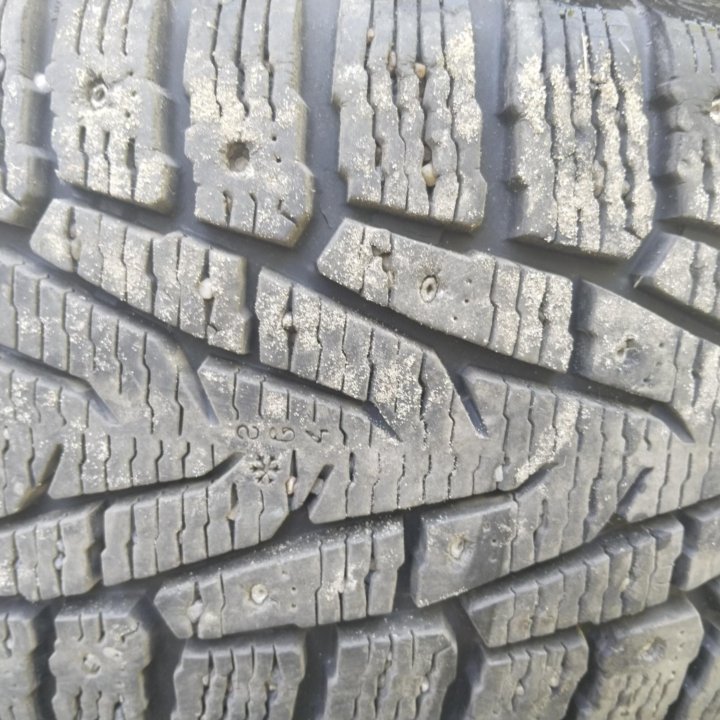 Nokian Hakkapeliitta 7 235/60 R17