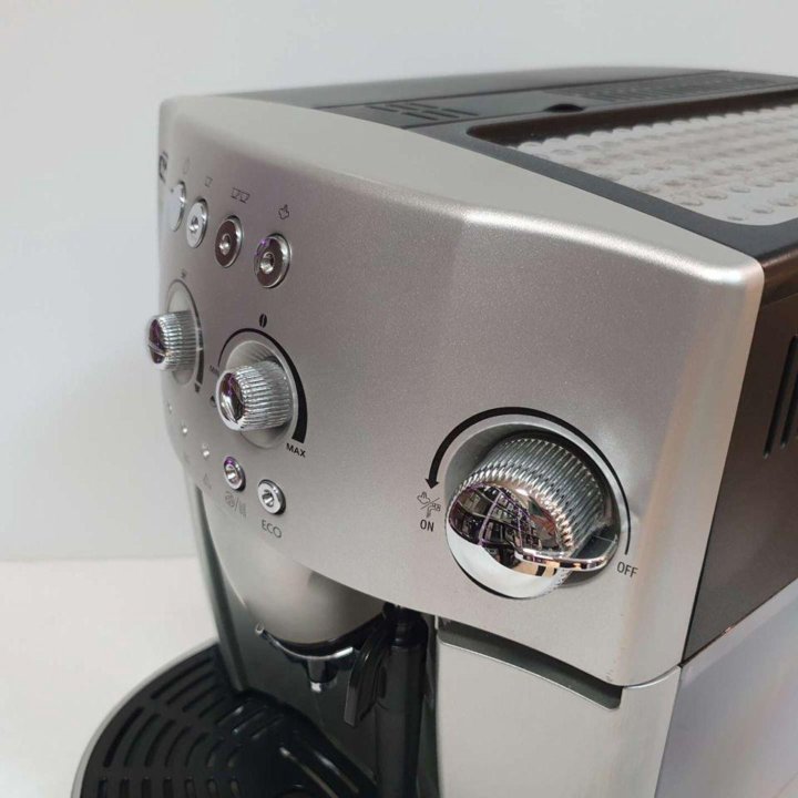 Кофемашина Delonghi Magnifica