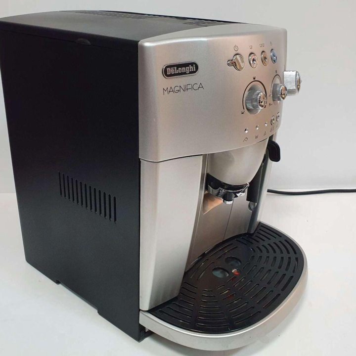 Кофемашина Delonghi Magnifica