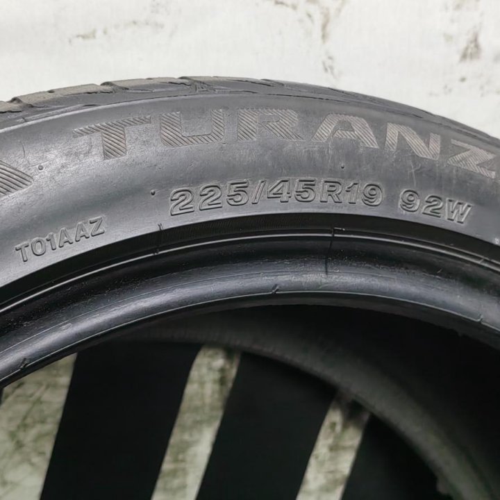 225/45R19 92W Bridgestone Turanza T001 пара