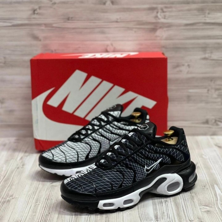 Кроссовки Nike Air Max Tn Plus