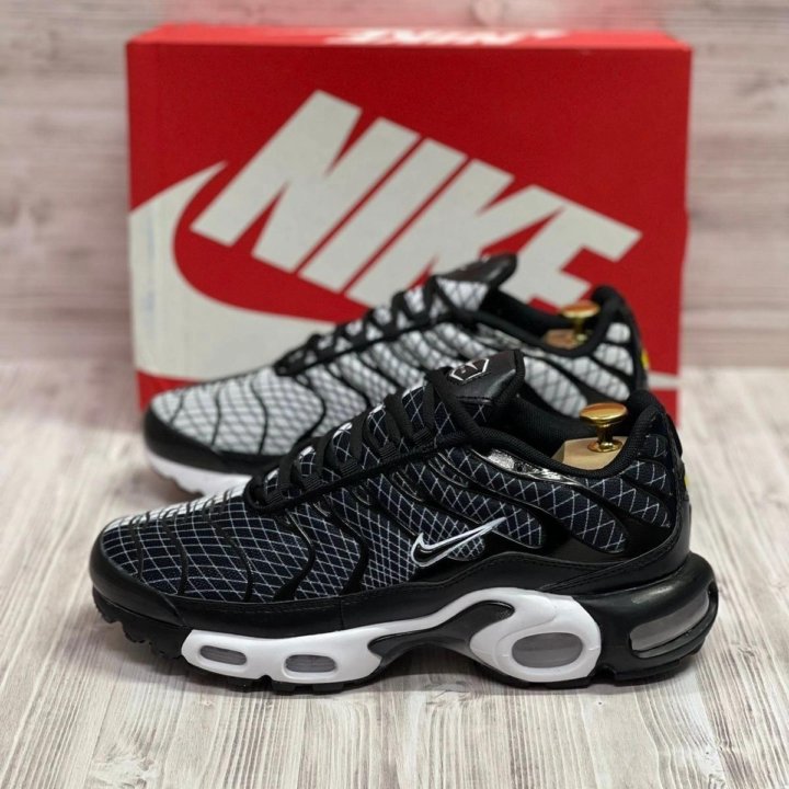 Кроссовки Nike Air Max Tn Plus