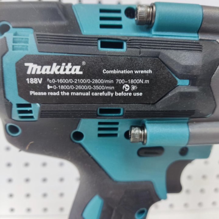 Набор инструментов Makita.