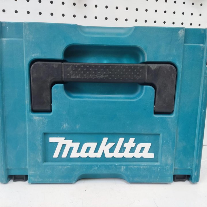 Набор инструментов Makita.