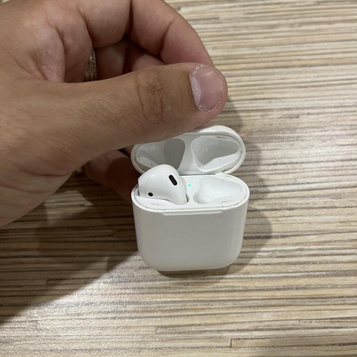 Кейс для airpods 2 и левый наушник б/у