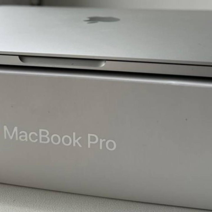 MacBook Pro 13 M1 8/512Gb Silver Новый,Магазин