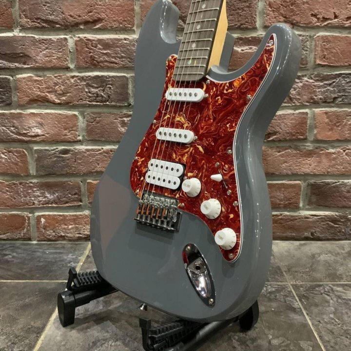 Электрогитара Stratocaster + Комбоусилитель+ Чехол