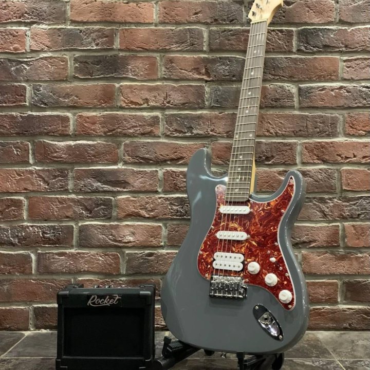 Электрогитара Stratocaster + Комбоусилитель+ Чехол