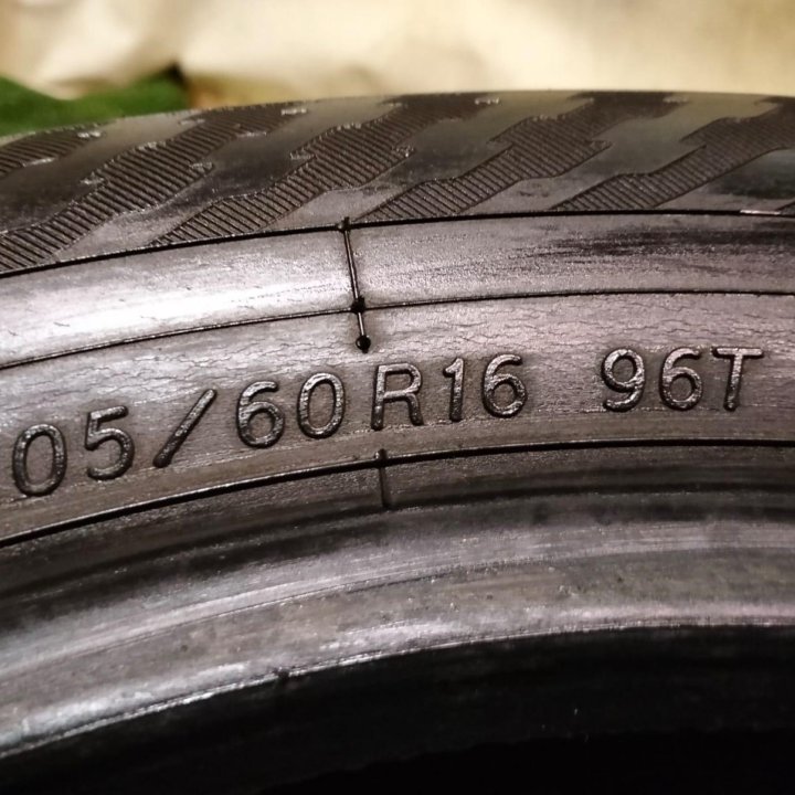 205/60 R16 Yokohama Ice Guard IG35