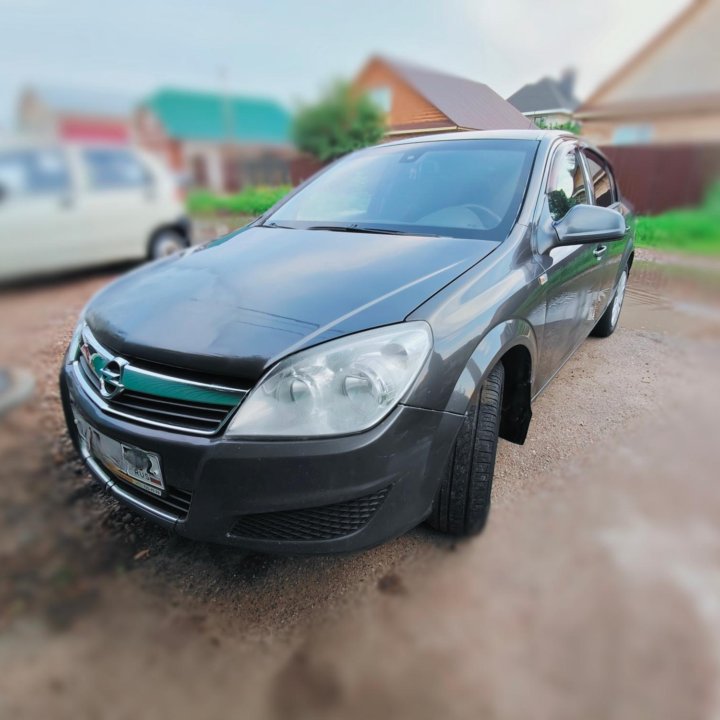 Opel Astra, 2011