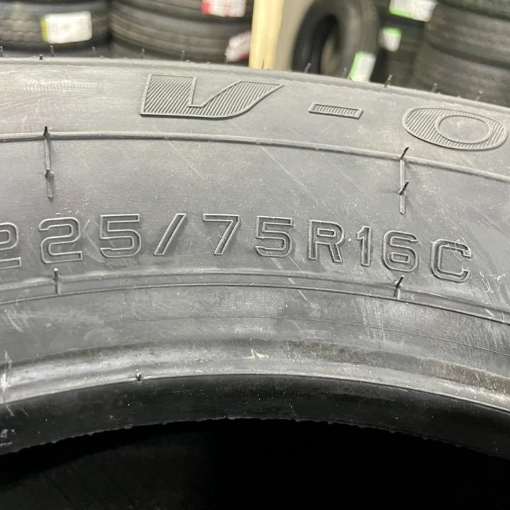 225/75/16C 121/120R Ovation V-02