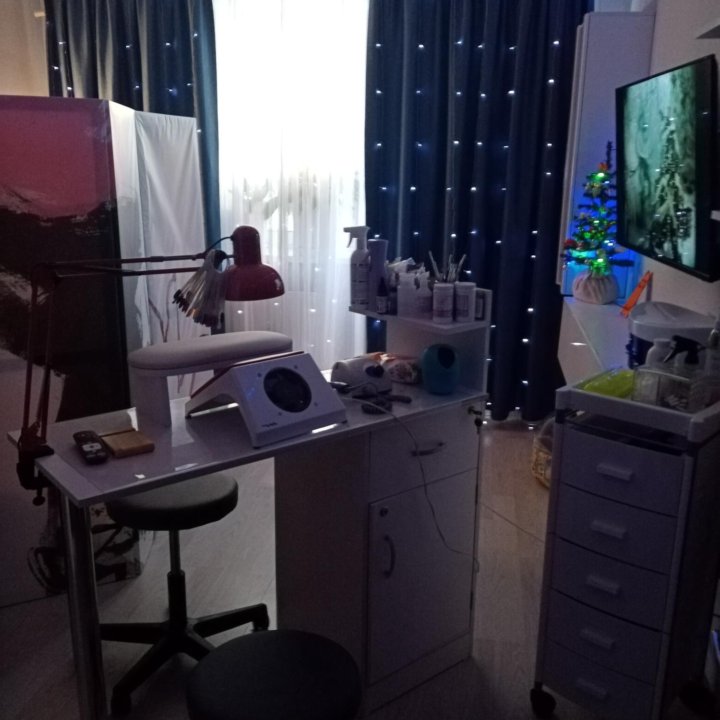 Маникюр, педикюр , наращивание ногтей