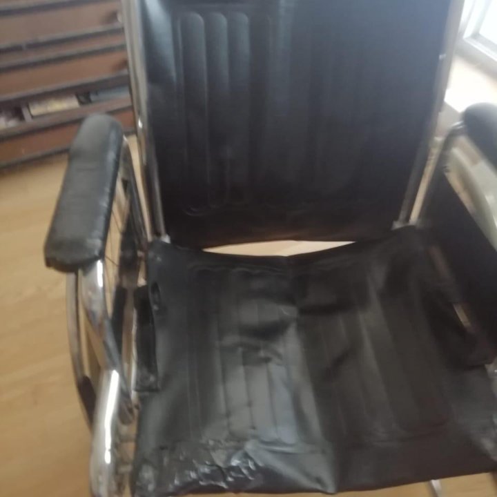 Инвалидное кресло