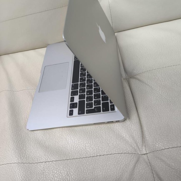 MacBook Air 13 2015, CORE I5 2600mhz/4gb/128gb