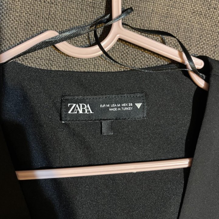 Черный топ Zara