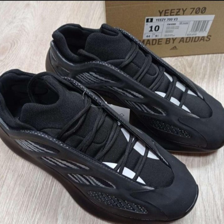 Кроссовки Adidas Yeezy Boost 700