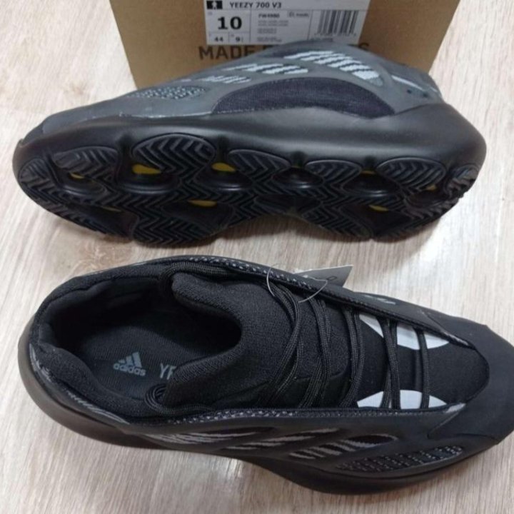 Кроссовки Adidas Yeezy Boost 700