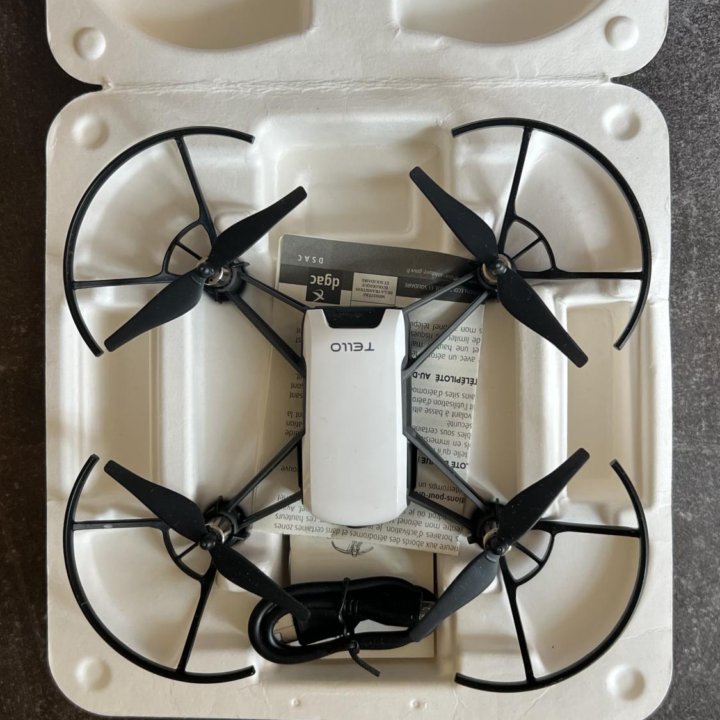 Квадрокоптер DJI Ryze Tello дрон