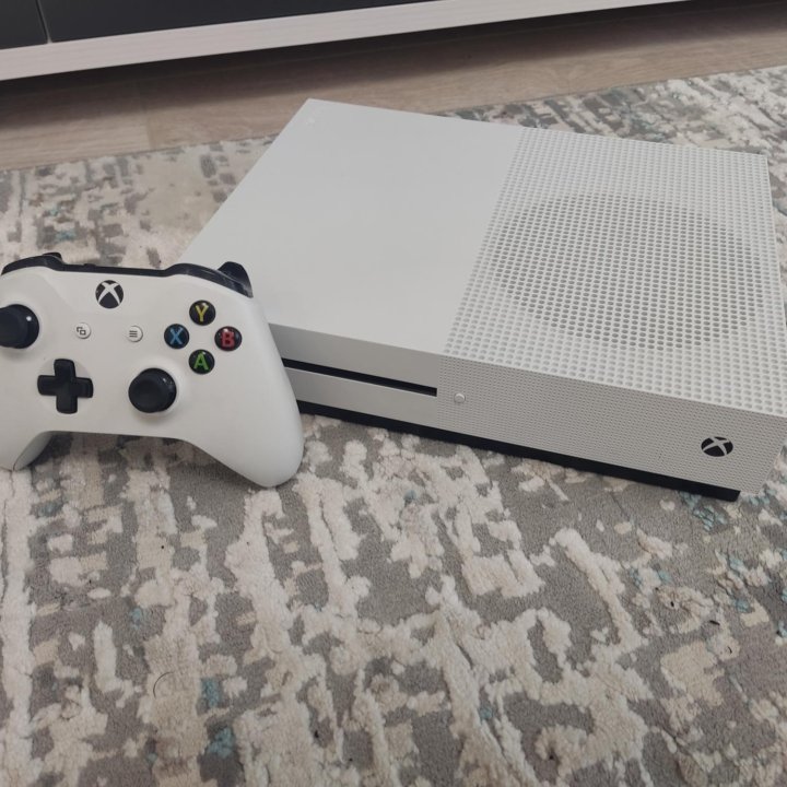 Xbox One S 1Tb+70 игр