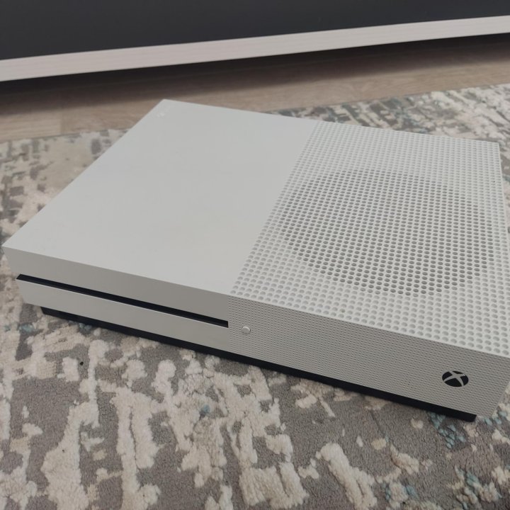 Xbox One S 1Tb+70 игр