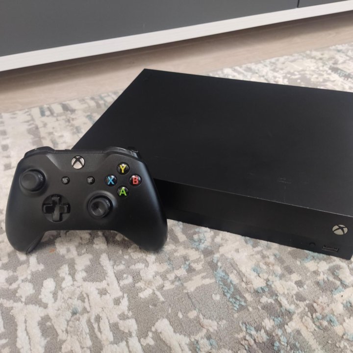 Xbox One X 1Tb+55 игр