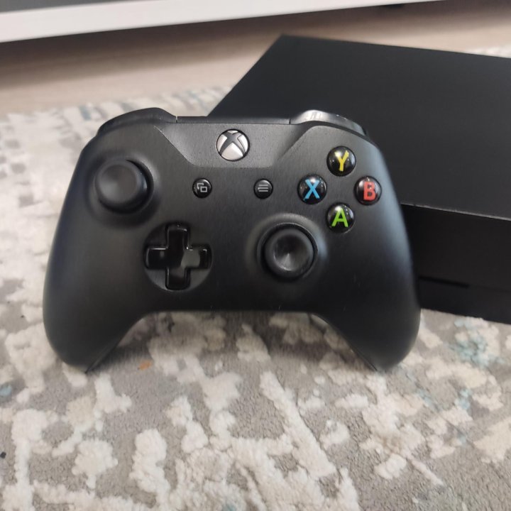 Xbox One X 1Tb+55 игр